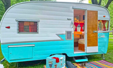 Vintage Camper Trailer: 1964 Shasta Airflyte