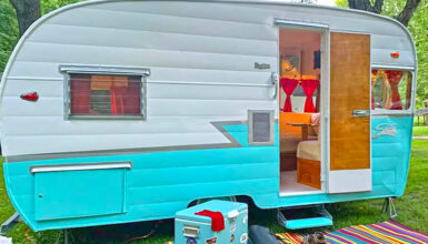 Vintage Camper Trailer: 1964 Shasta Airflyte